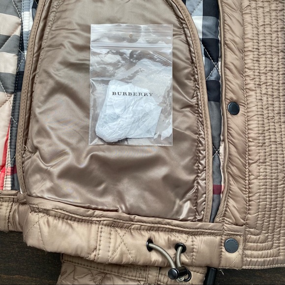 Burberry Quilted Mid-Length Trench with Hood - Picture 11 of 12